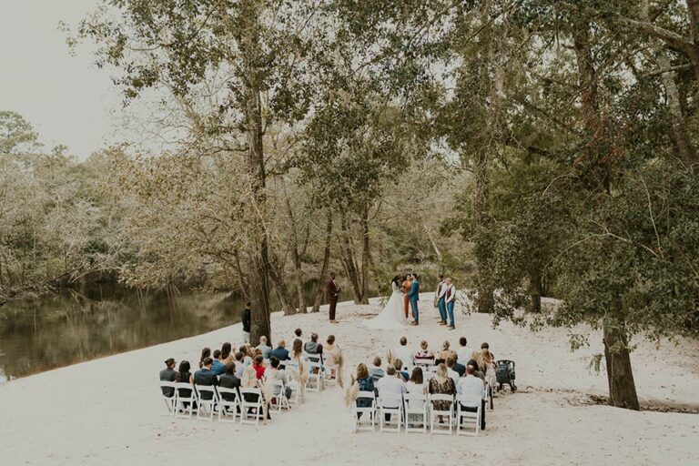 Photo of couple getting married outside in the winter