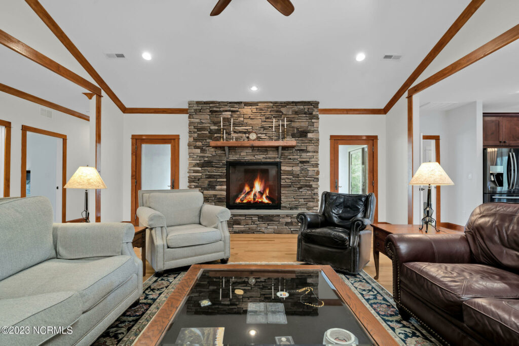 113 Fallimng Water Way 1