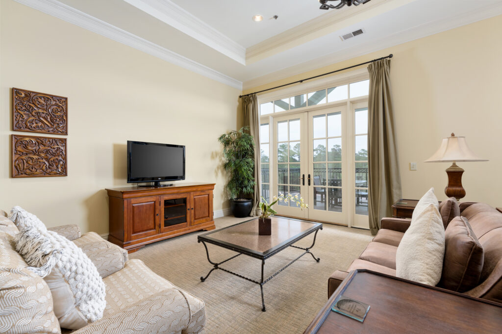 suite-02-clubhouse-07