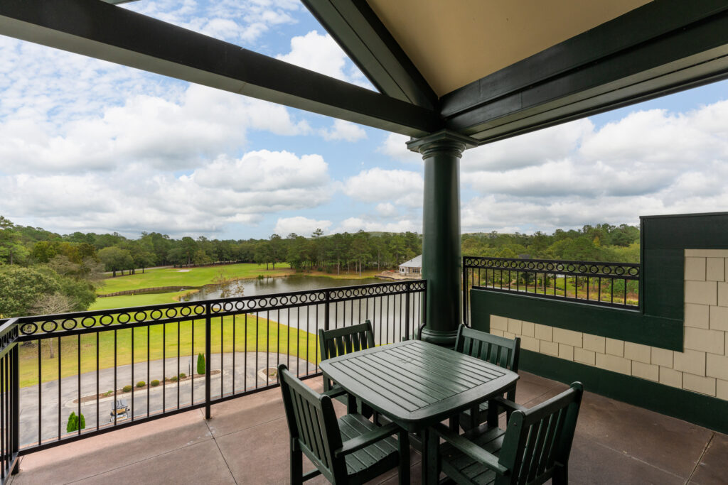 suite-02-clubhouse-15